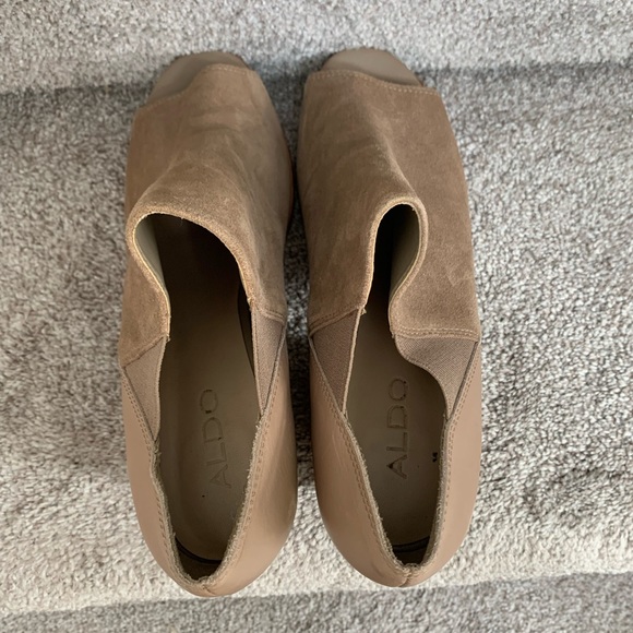 Size 9 Aldo chunky heel, open toed shoes - Picture 2 of 6